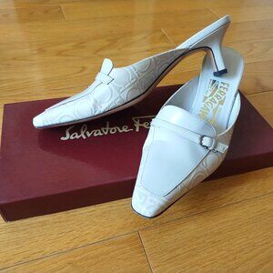 Salvatore Ferragamo cream and beige Italian leather pointed mule pumps, 5.5